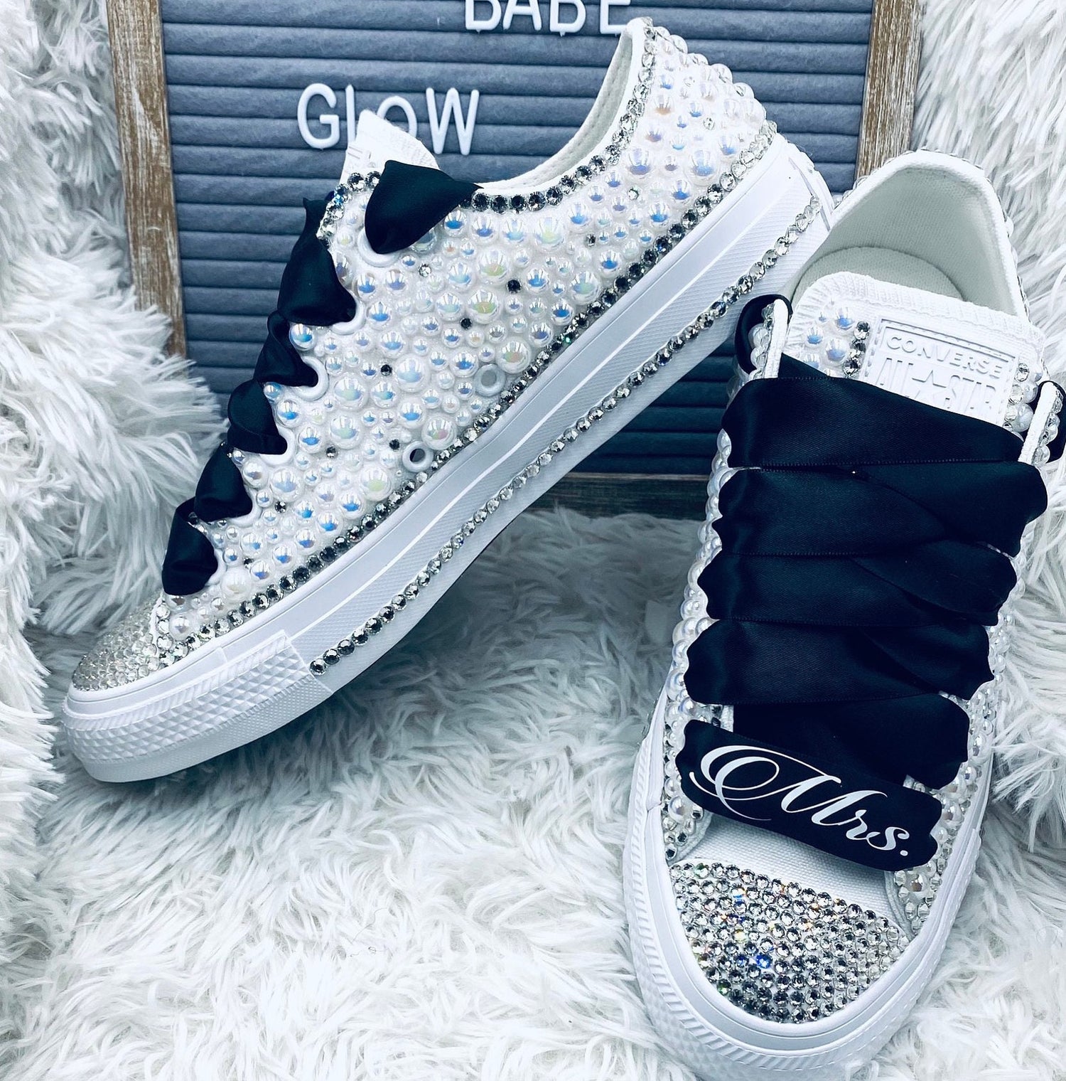 Wedding Converse. Bling and Pearl. Wedding Custom Converse. Bride Converse. Wedding Chucks. Personalized Bride Shoe - Blooming Nuptials